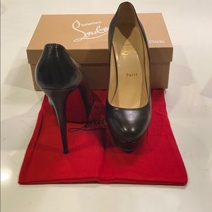 Christian Louboutin Roundtoe Pump